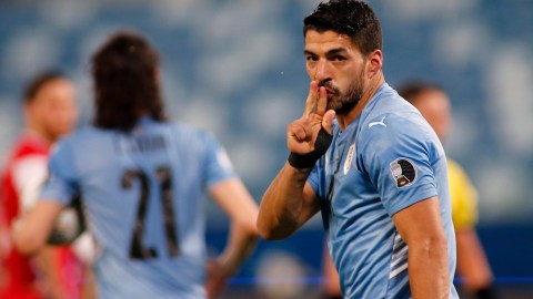 Luis Suárez le restan seis meses de contrato en el Atlético de Madrid.