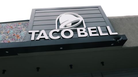 TikToker recibió una tarjeta de regalo de $30 dólares como copensación después de ser acosada por un trabajador de Taco Bell-GettyImages-1329911498.jpg