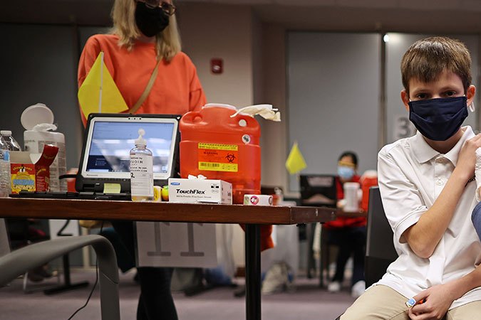 EE.UU. aprueba la dosis de refuerzo de Pfizer para los niños de 12 a 15 años