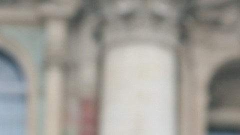 VIDEO: Papa Francisco rompe protocolo y visita tienda de discos en Roma; sale con disco de regalo