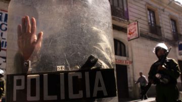 VIDEO: Hombres se disfrazan de narcos para una fiesta de cumpleaños en Bolivia y terminan arrestados ante alarma de vecinos