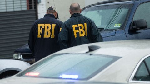 Rehenes de sinagoga de Texas revelan que escaparon tras arrojar una silla al secuestrador