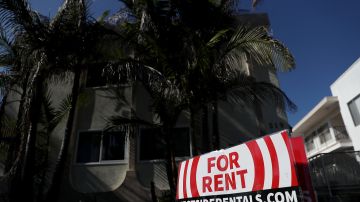 LOS ANGELES, CA - FEBRUARY 01: A for rent sign is posted in front of an apartment building on February 1, 2017 in Los Angeles, California. According to the Consumer Price Index, rental prices in Southern California have spiked 4.7 percent in 2016 compared to 3.9 percent in 2015. The increase is the fastest since 2007. (Photo by Justin Sullivan/Getty Images)