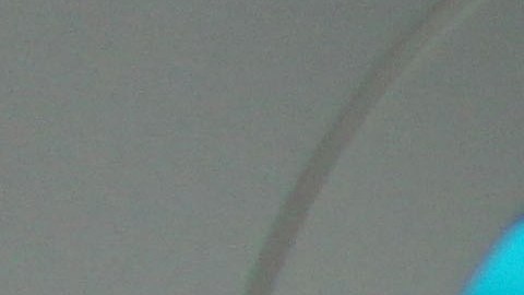 Hélice atraviesa la ventana de un avión después de golpear a un pájaro dejando a los pasajeros aterrorizados