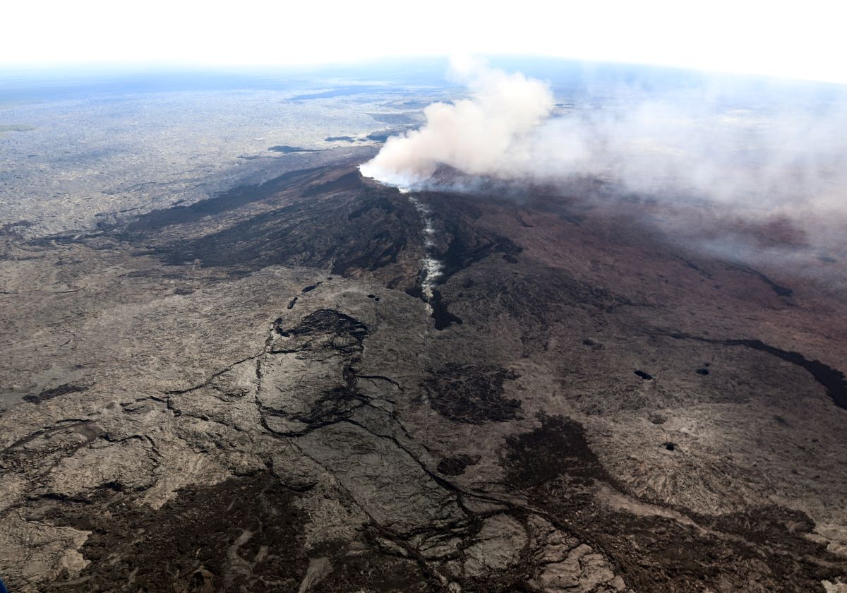 Man dies after falling into Kilauea volcano, body found 100 feet below crater rim