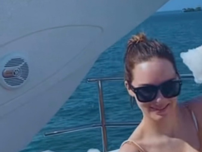 Belinda y Christian Nodal en el jacuzzi