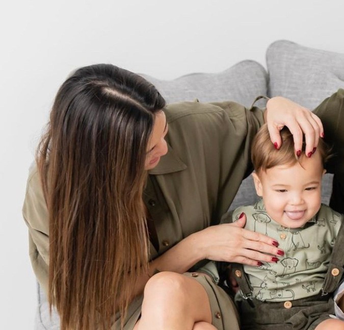 Pamela Silva junto a su hijo Ford y el padre del niño