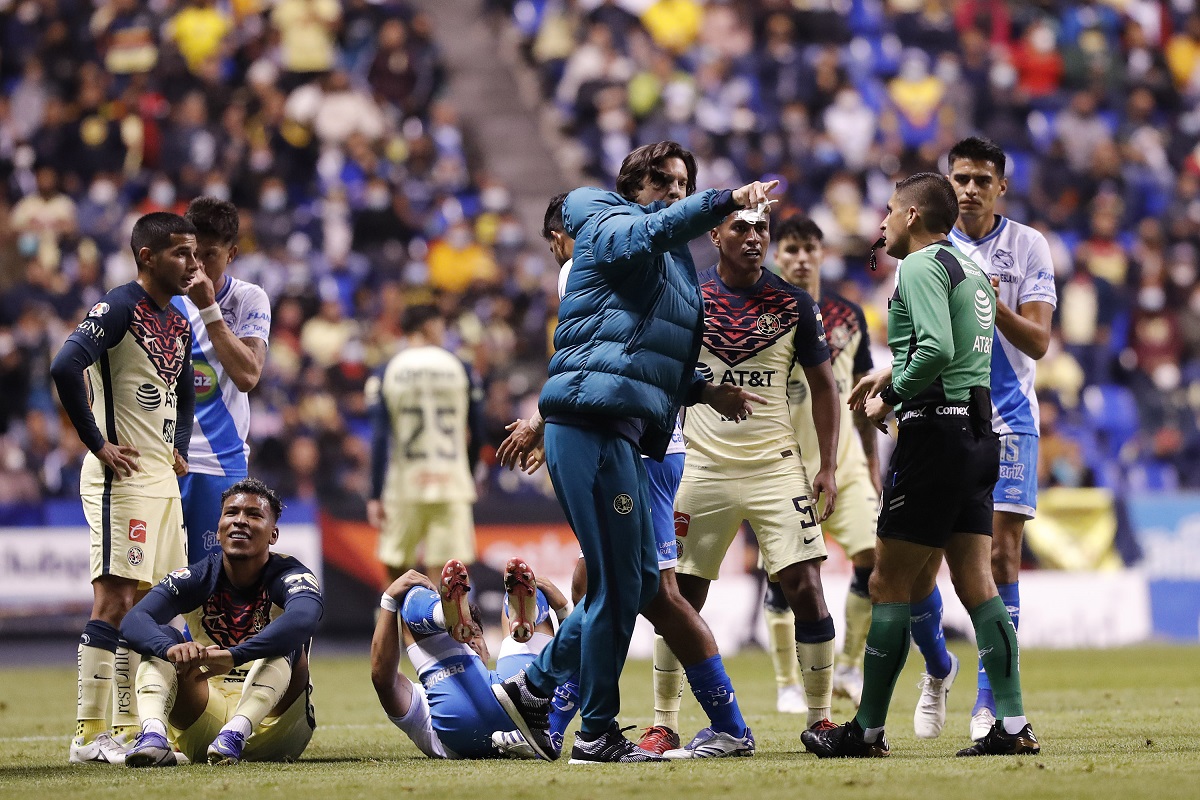 Solari fue expulsado por reclamar al árbitro en la J1 frente a Puebla.