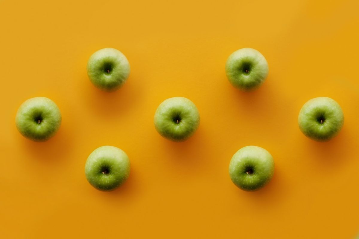 La pectina es un tipo de fibra soluble en las manzanas que tiene un efecto reductor del colesterol.