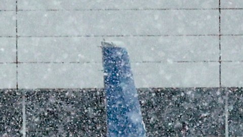 Más de 7,000 vuelos cancelados ante el 'ciclón bomba' que golpeará la costa este con tormentas de nieve y cortes de energía