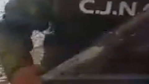 Líder regional del CJNG amenaza a Cárteles Unidos en videomensaje.