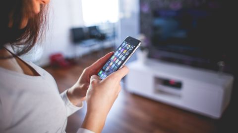 Mujer árbitro de futbol denunció que es víctima de venganza porno, luego de que le robaron videos explícitos privados de su teléfono
