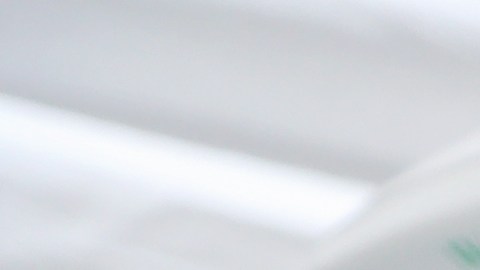 Newsom prometió 6 millones de pruebas Covid-19 para estudiantes, solo la mitad ha llegado