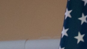 La intención de la medida, dijo el Canciller Ebrard, es reducir la violencia que azota a México.