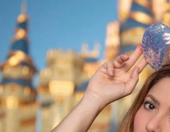 La estrella internacional Shakira visitó Magic Kingdom Park durante unas vacaciones familiares en Walt Disney World Resort en Lake Buena Vista, Florida, durante las vacaciones de 2021 (David Roark, fotógrafo)