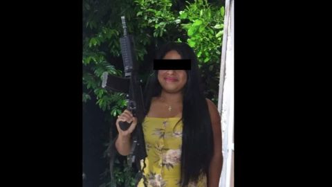 La Amairani, sicaria mexicana, presumía sus armas en redes sociales.