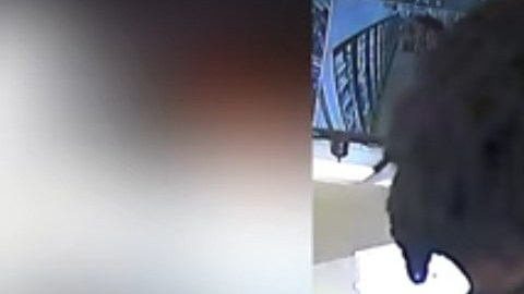 Imágen publicada por el LAPD del sospechoso de asesinar a Brianna Kupfer.