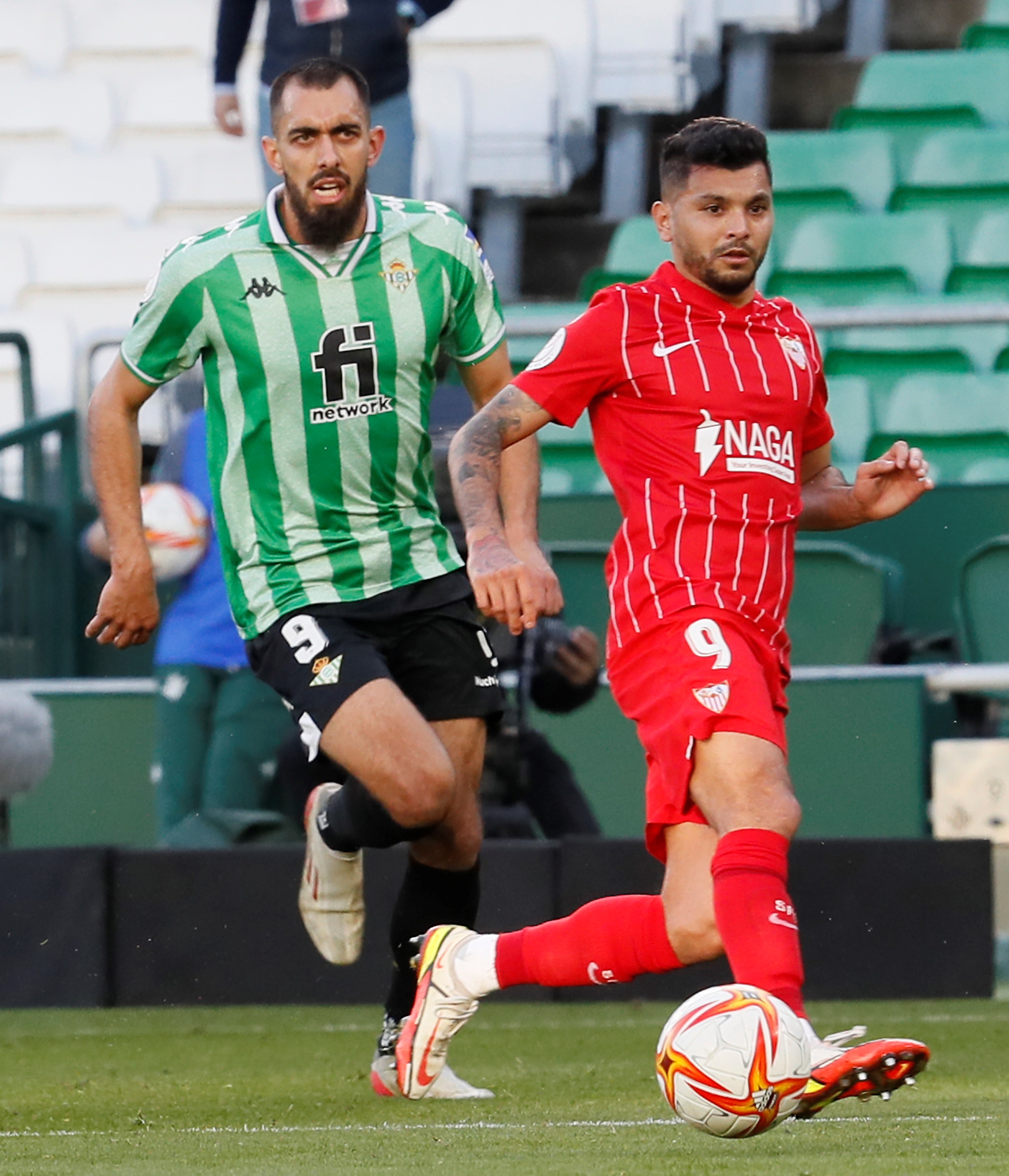 Duro Debut: 'Tecatito' Corona Vio Sus Primeros Minutos En El Sevilla En ...