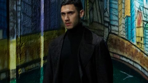 Alejandro Speitzer es uno de los protagonistas de 'Oscuro Deseo' en Netflix.