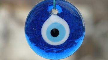 El ojo turco o Nazar es uno de los amuletos protectores del zodiaco.