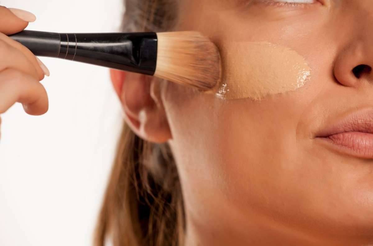 4 bases de maquillaje de que te ayudarán a tu piel saludable - La Opinión