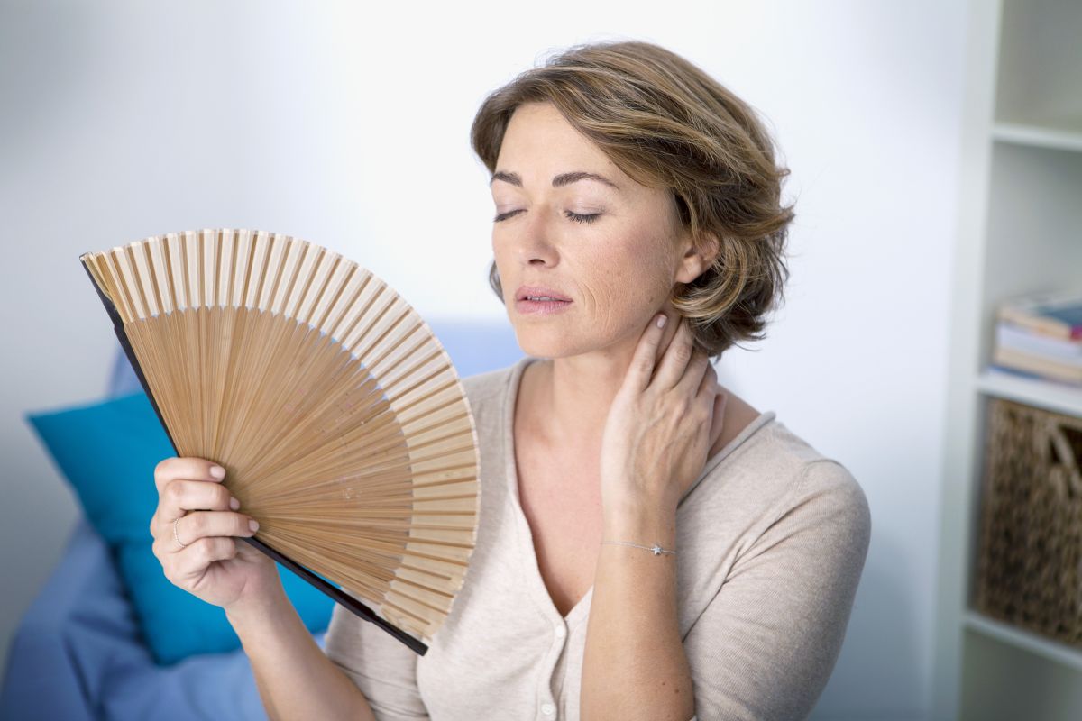 La menopausia puede ocasionar síntomas molestos como sofocos y problemas de sueño