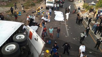 México repatria a 19 guatemaltecos muertos en accidente de camión en Chiapas
