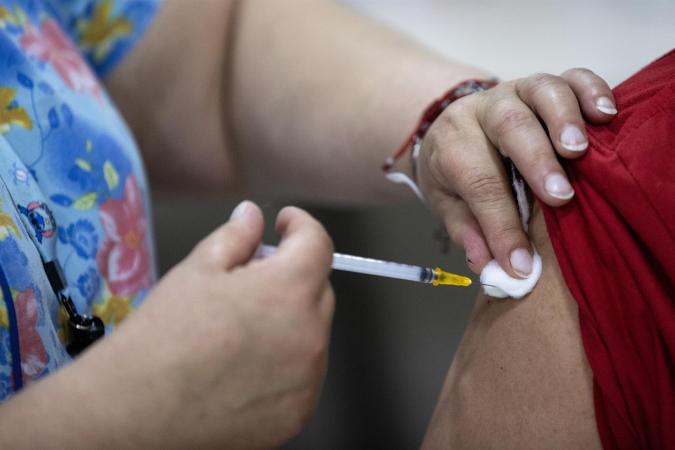 Qué es el efecto nocebo, la causa del 76% de los eventos adversos de la vacuna del Covid