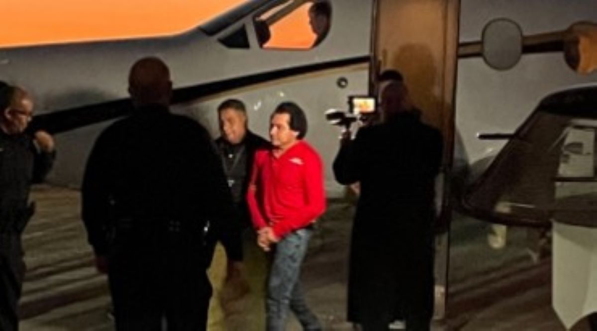 El acusado Oscar Rosales en el Aeropuerto Hooks de Houston. 