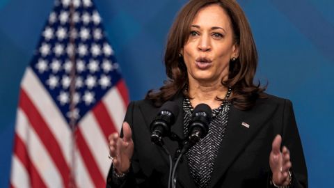 "Hoy nuestra libertad de voto está bajo ataque", alerta Kamala Harris