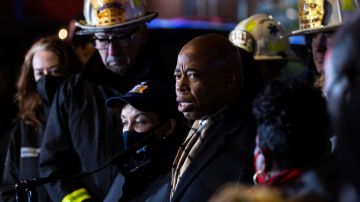Estufa eléctrica, probable causa de incendio en Nueva York que dejó nueve niños muertos entre las 19 víctimas