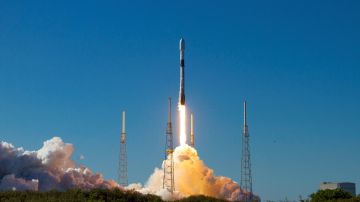 SpaceX lanza al espacio grupo de 49 satélites Starlink desde Florida