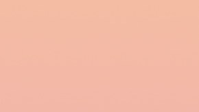 Irina Baeva es Debra en 'Amor Dividido'.