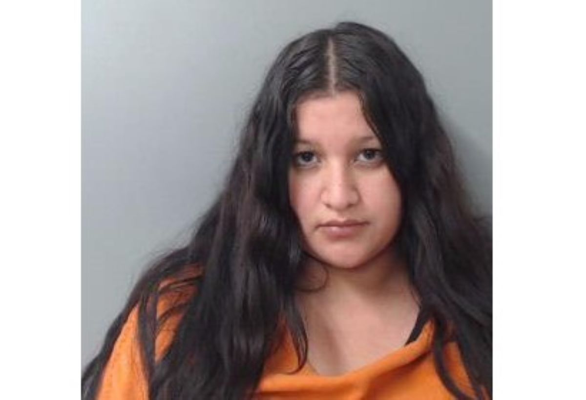 Lizbeth Anel Lucio, de 21 años, de Laredo fue arrestada.