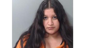 Lizbeth Anel Lucio, de 21 años, de Laredo fue arrestada.