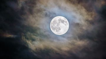 Las noches de Luna llena son ideales para los rituales de liberación.