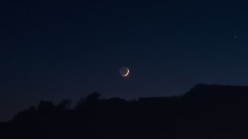 La luna nueva de febrero 2022 ocurre en Acuario y representa el inicio del año lunar.