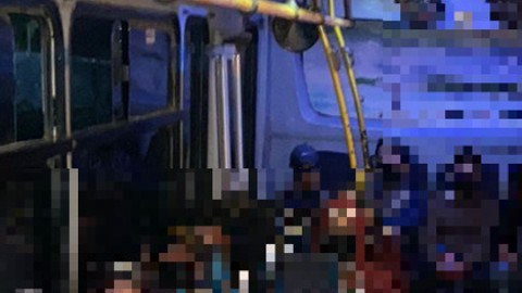México detiene a dos buses con casi 200 migrantes; iban ocultos hasta en el área de equipaje