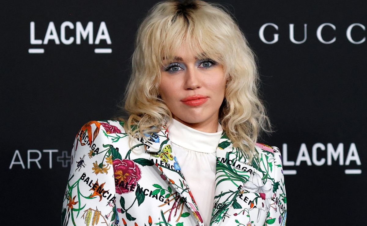 Miley Cyrus starts the year posing in a patterned bikini - American Post