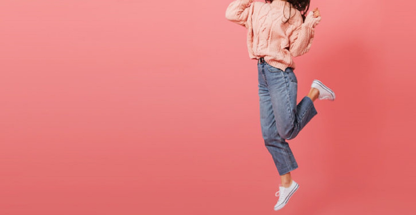 Todo lo que debes saber para usar mom jeans con estilo - La Opinión