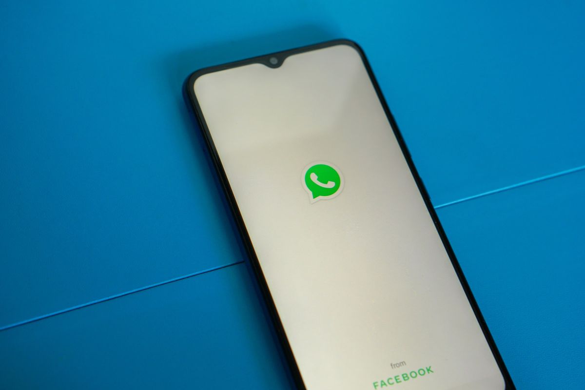 WhatsApp posee una galería de archivos compartidos en cada uno de sus chats.