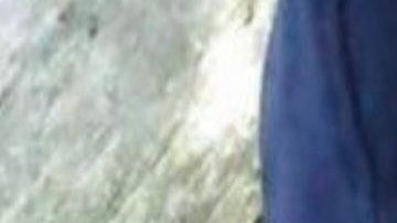 Mujer policía fue hallada con heridas graves en su vivienda.