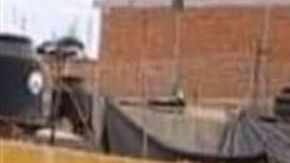 Cuerpos de policías quedan al interior de una patrulla, tras ataque de comando armado.