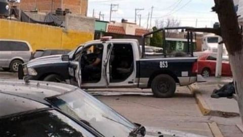 Cuerpos de policías quedan al interior de una patrulla, tras ataque de comando armado.