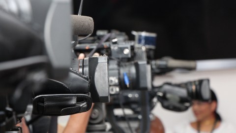 VIDEO: Periodista en Argentina se desmaya en plena transmisión en vivo