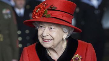 Niña de un año se disfraza de reina Isabel II y Palacio de Buckingham le envía una carta de felicitación