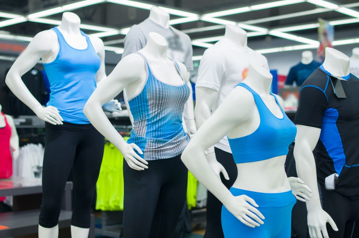 Explora el surtido de ropa deportiva de All in Motion y otros artículos de bienestar en Target.