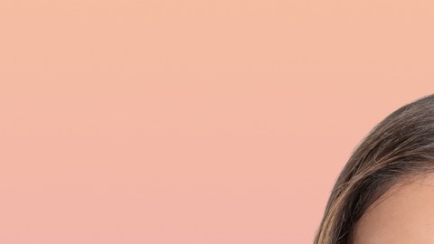 Vanessa Guzmán, Gabriel Soto e Irina Baeva protagonizan 'Soltero con Hijas' en Univision.