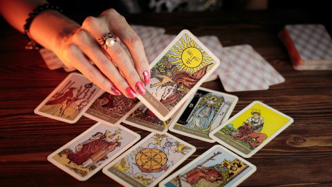 El Tarot puede decirle a cada signo cómo será su año.