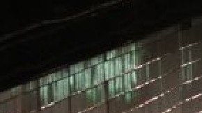 Hombre salva la vida de milagro tras ser arrojado a las vías del tren en Nueva York